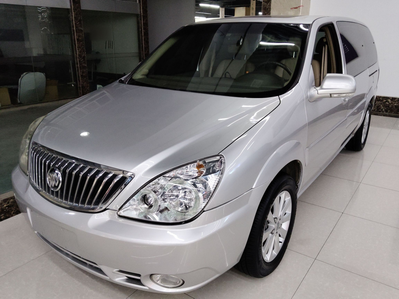 GL8 2011 2.4L LT Executive