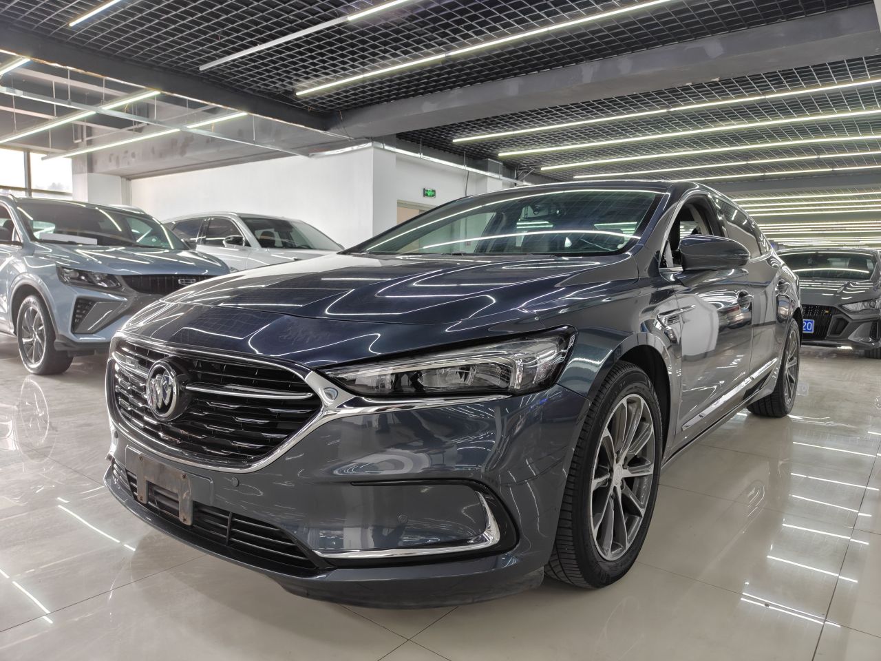 LaCrosse 2019 28T Luxury