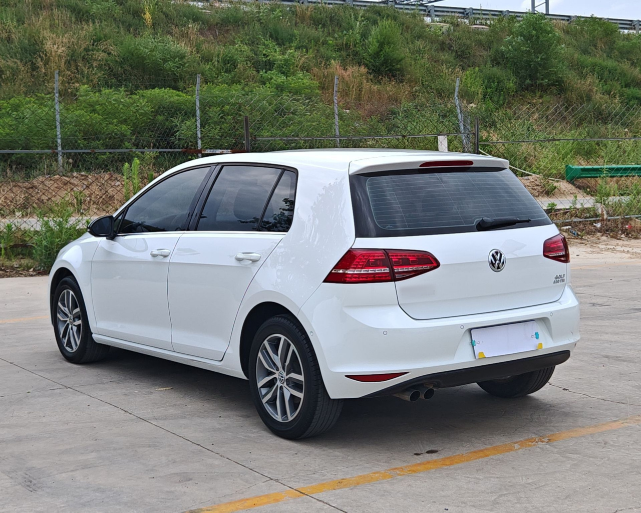 Golf 2017 230TSI AT Luxury Anniversary Edition photo 4