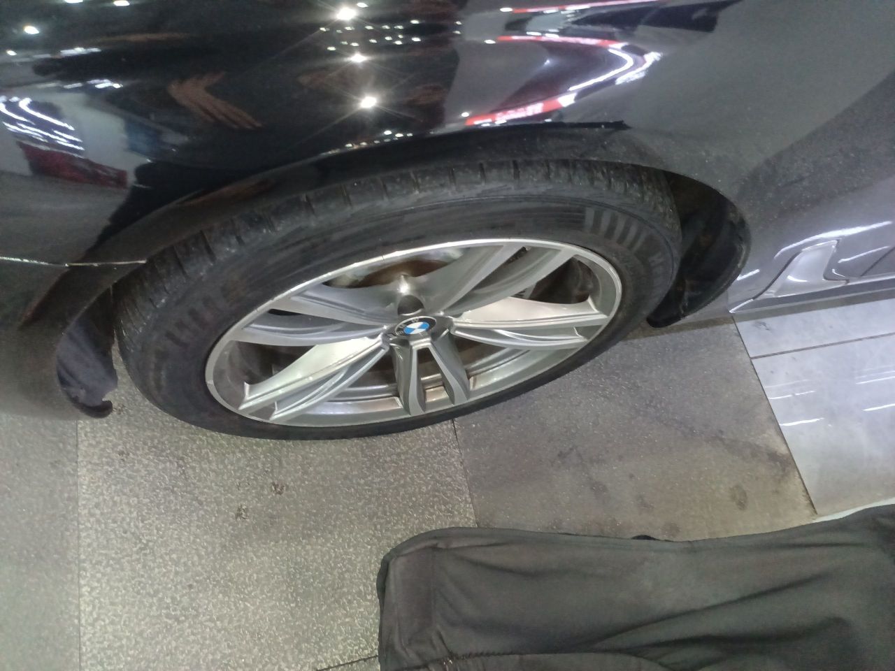 7 Series 2018 730Li Leading M Sport Package photo 2
