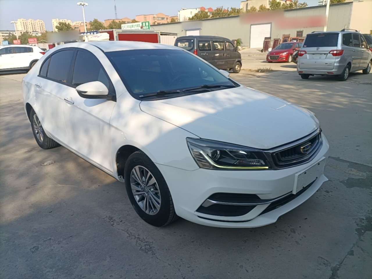 Emgrand 2018 1.5L MT Luxury photo 3