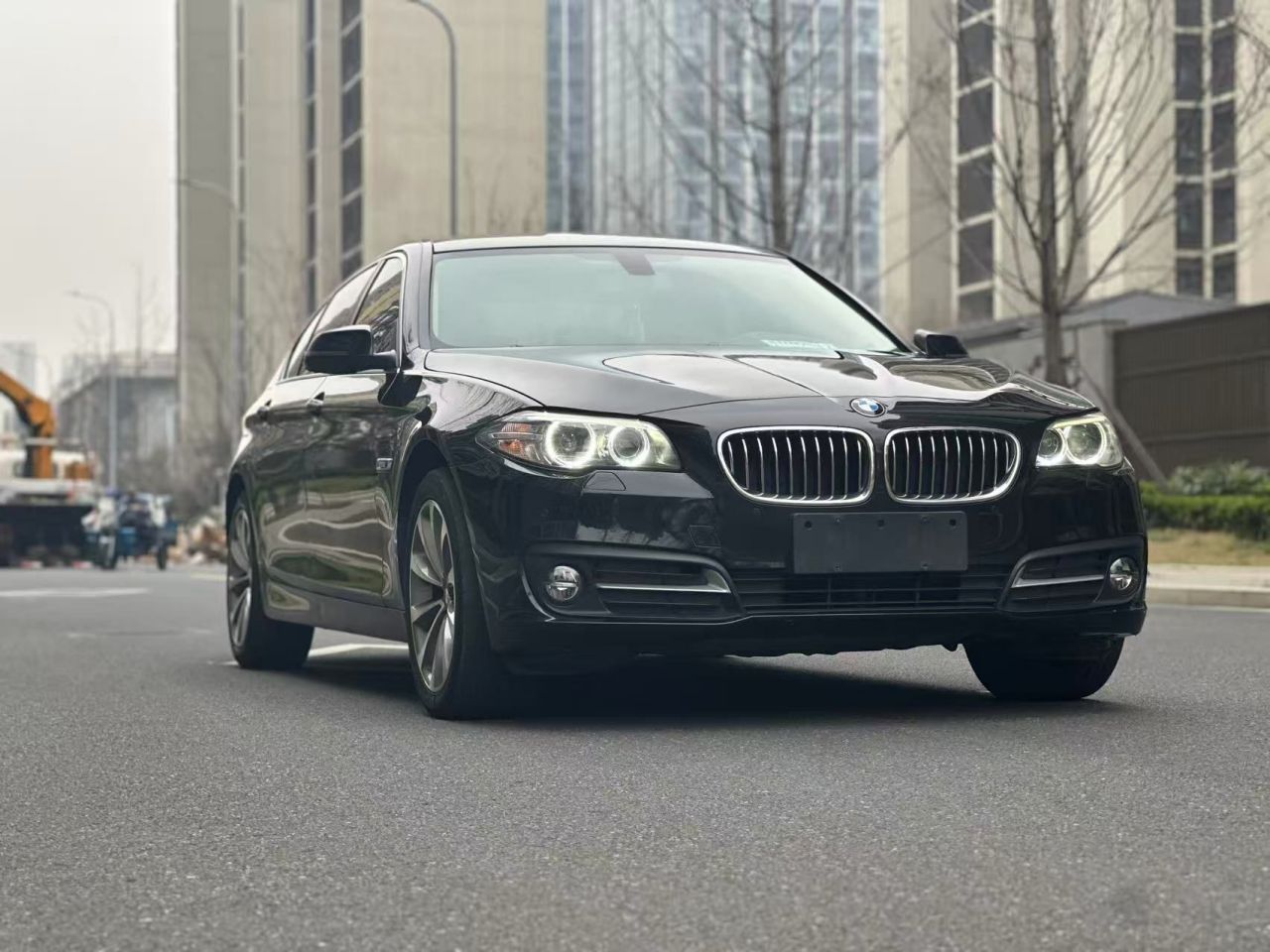 5 Series 2017 525Li Leading photo 3