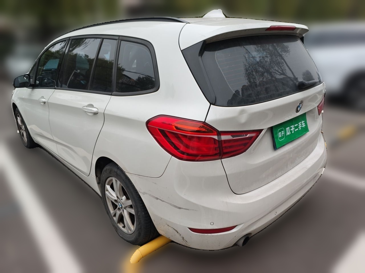 2 Series Wagon 2015 218i Leading photo 4