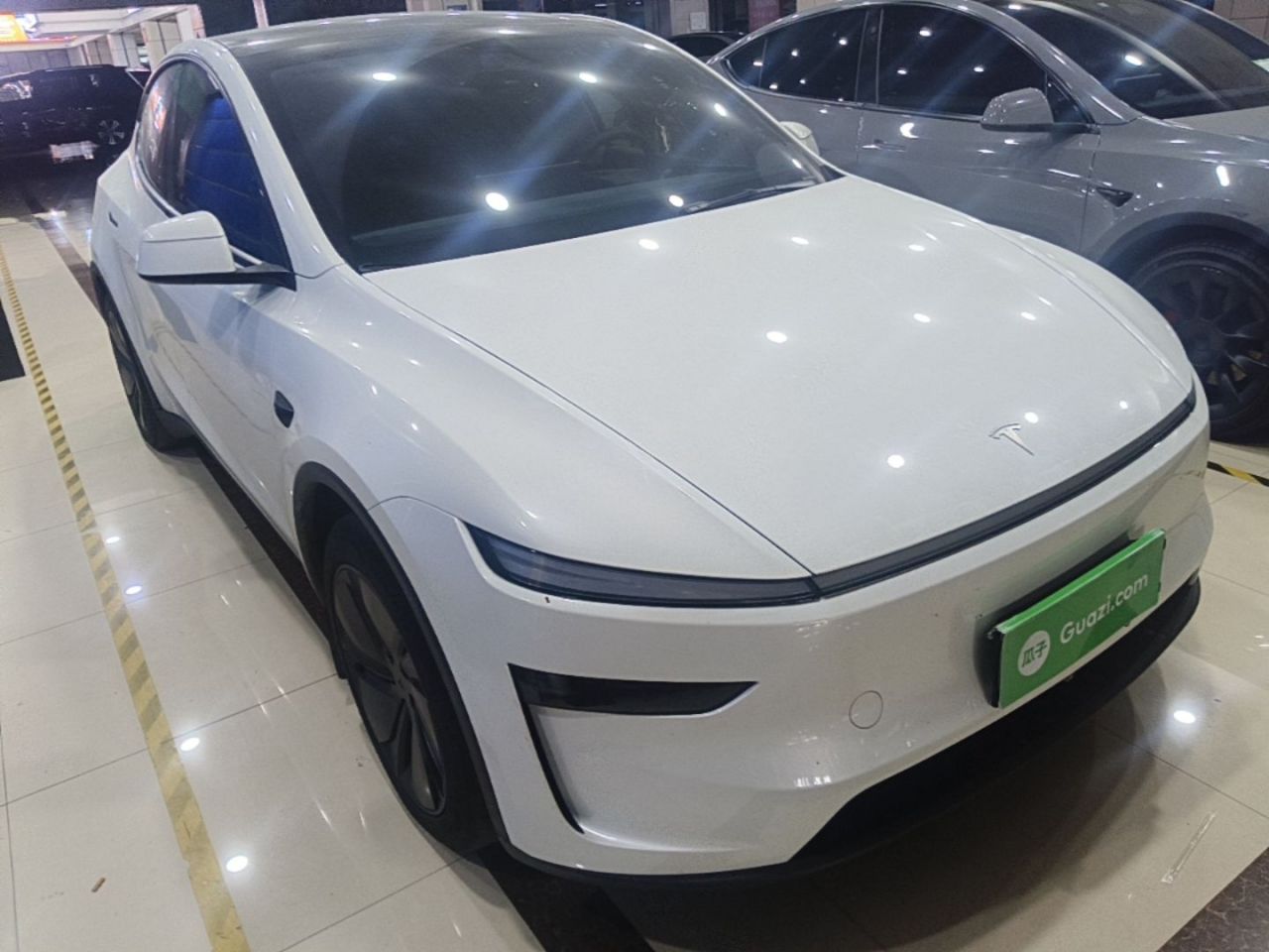 Model Y 2025 RWD photo 3