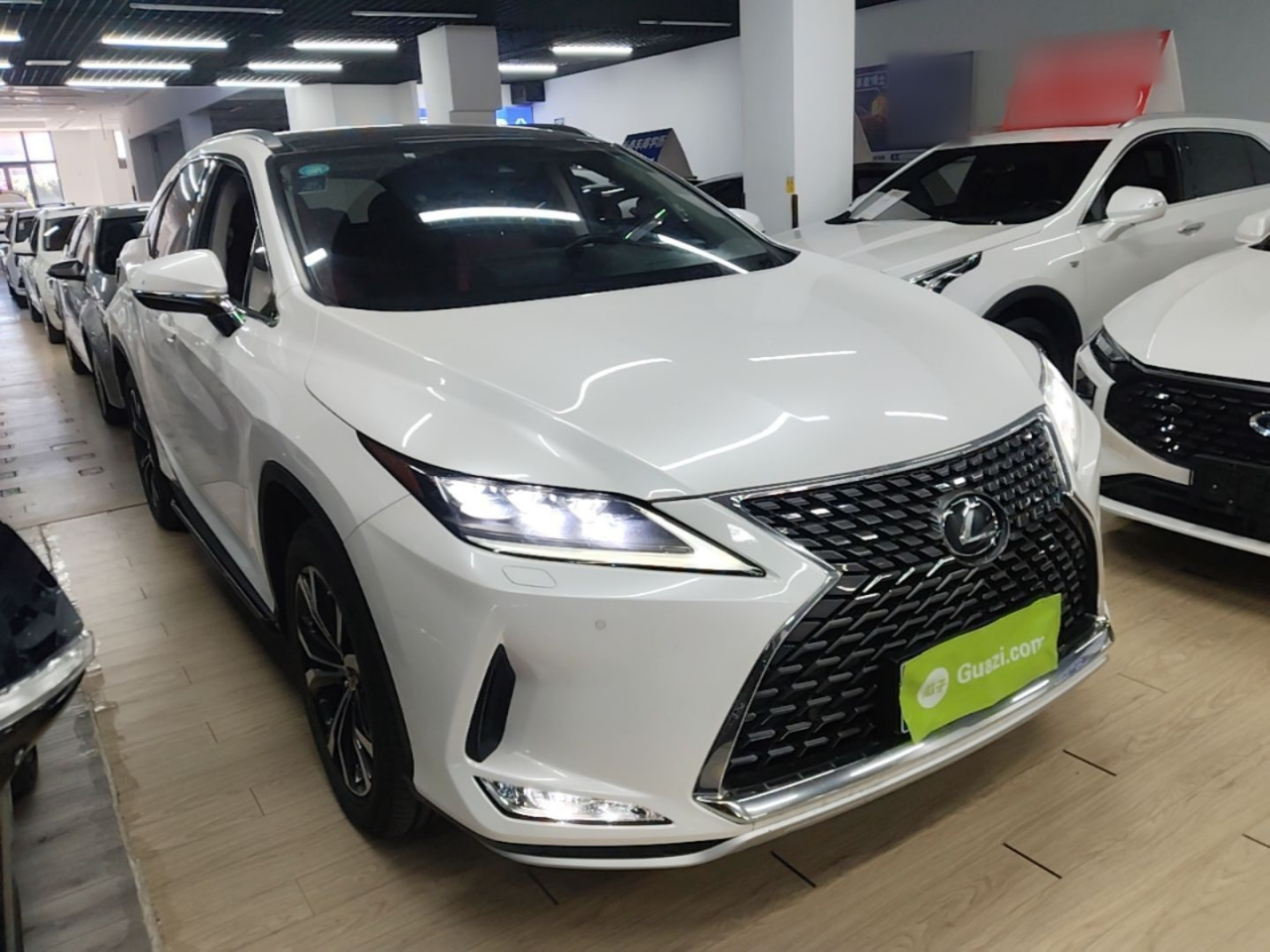 RX 2020 300 AWD Elegant China VI photo 3