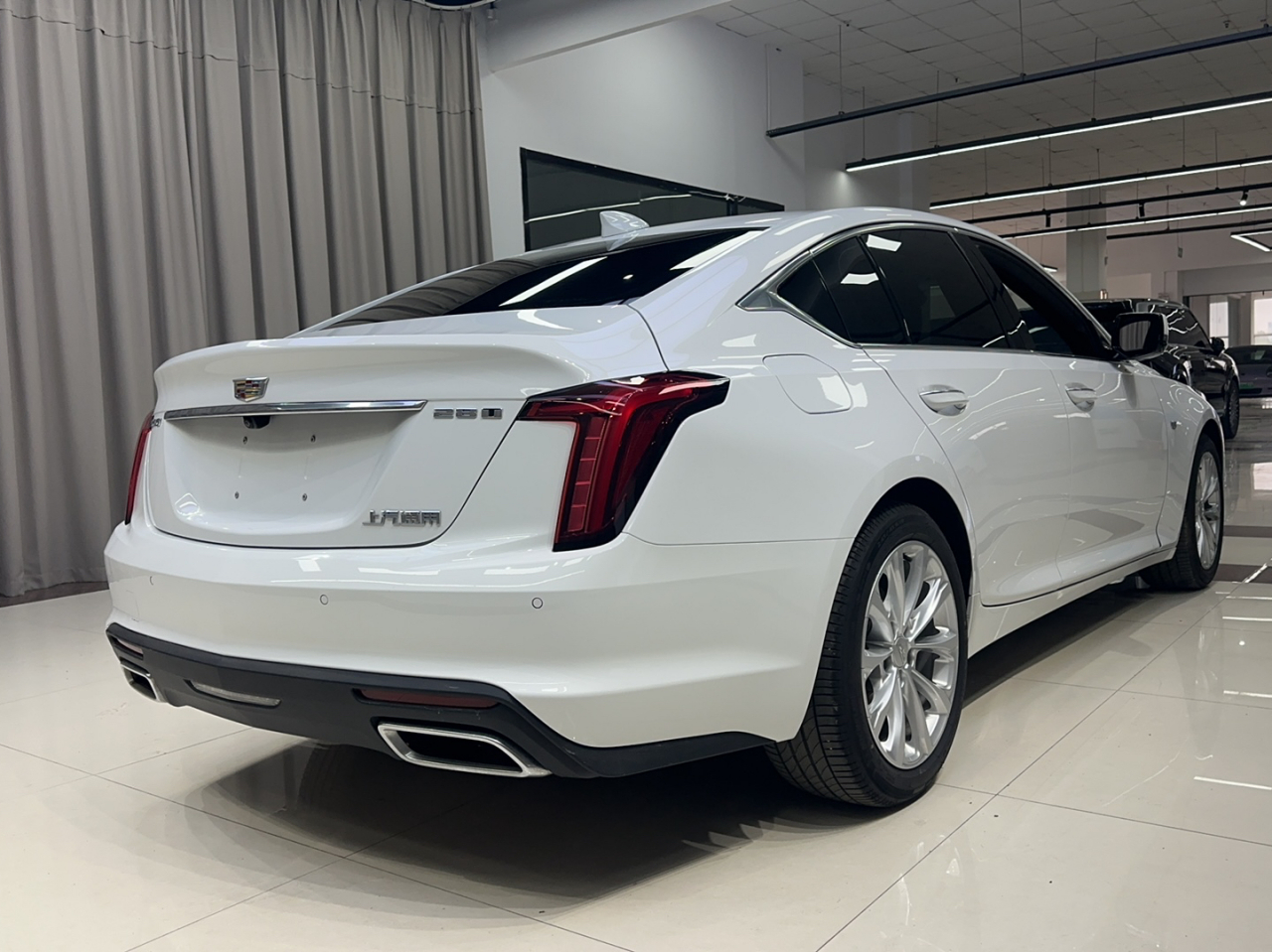 CT5 2022 28T Luxury photo 4