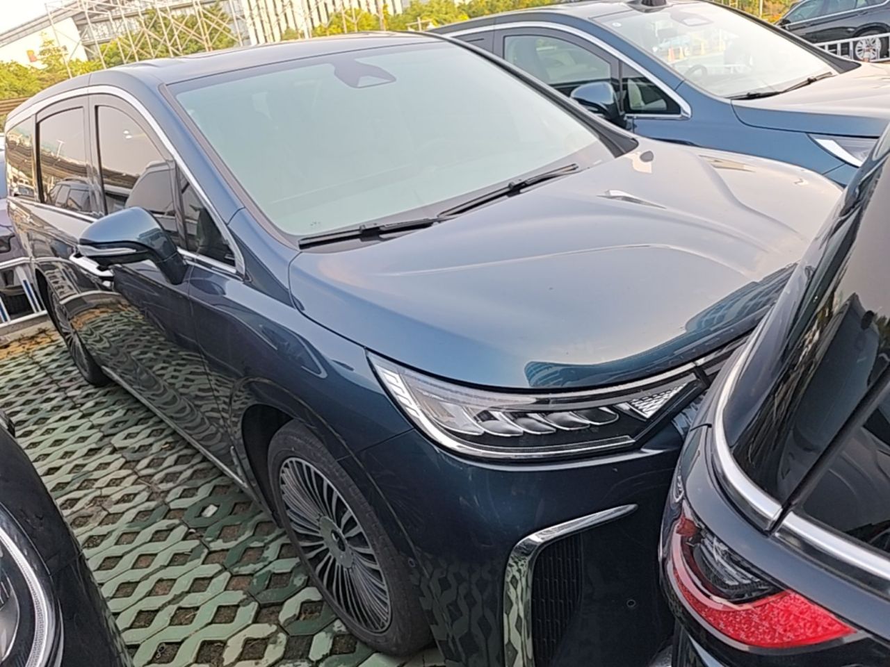 Voyah Dreamer 2025 PHEV AWD Flagship photo 3