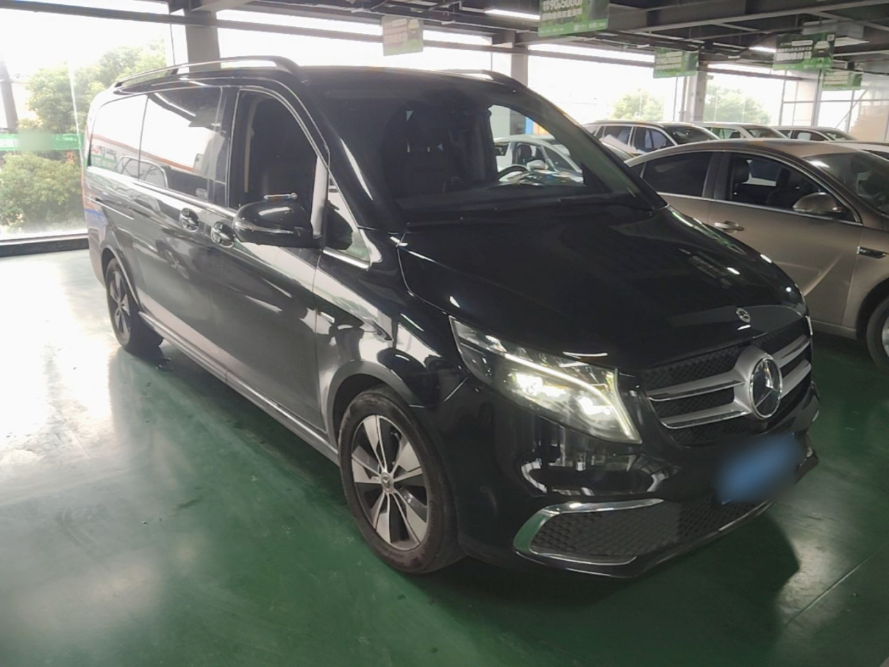 V-Class 2022 V 260 L Long Wheelbase Premium photo 3