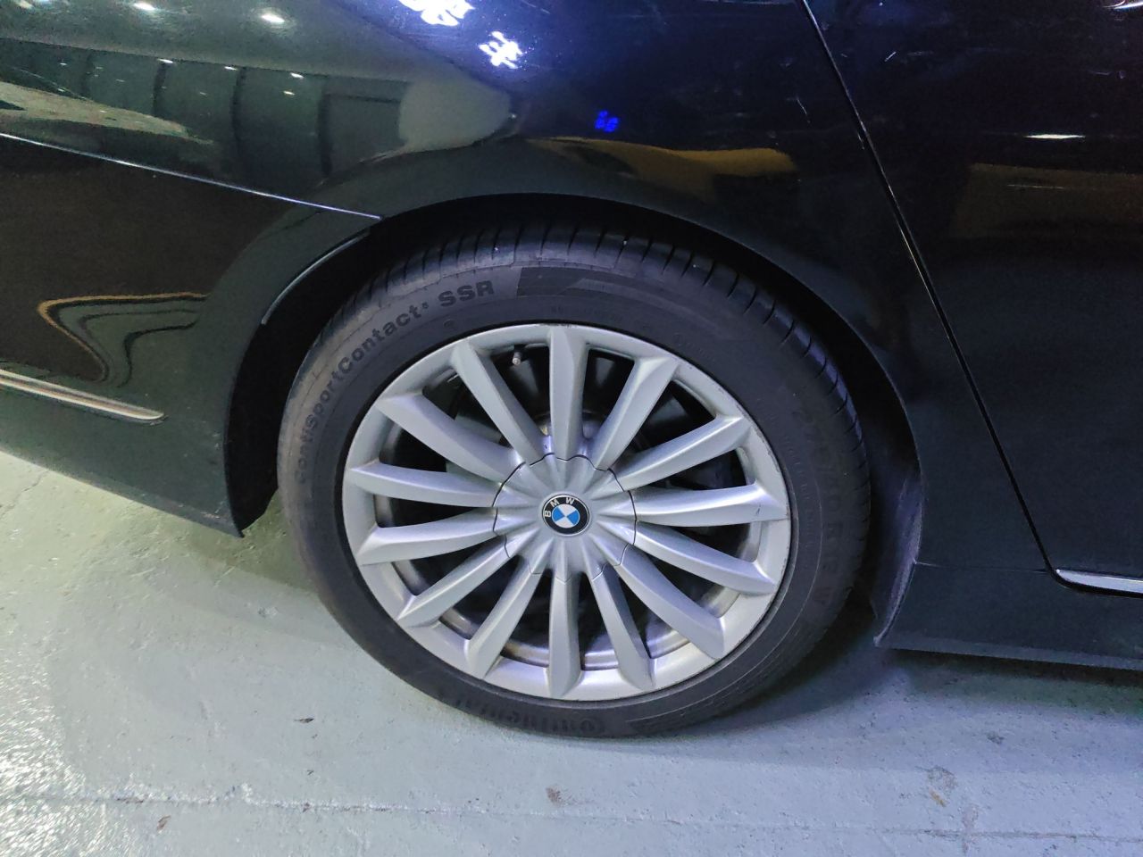 7 Series 2018 730Li Leading Excellence photo 3