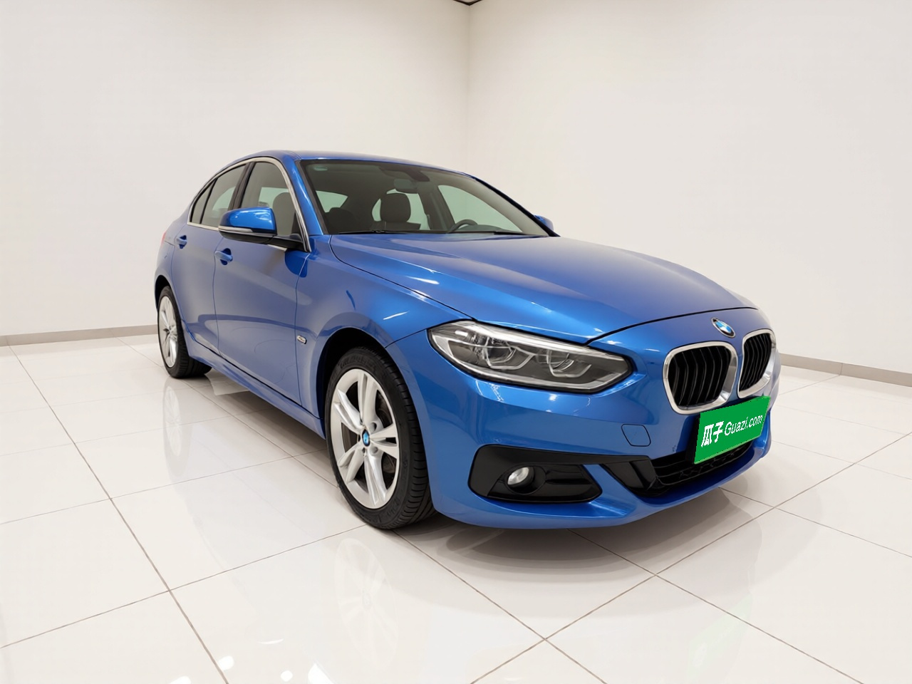 1 Series 2017 118i Design Package photo 3