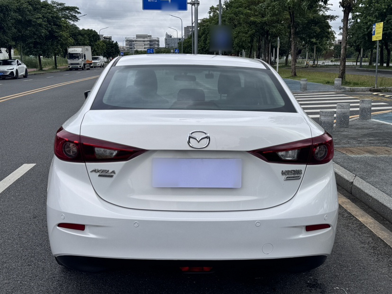 3 Axela 2014 Sedan 1.5L AT Comfort photo 4
