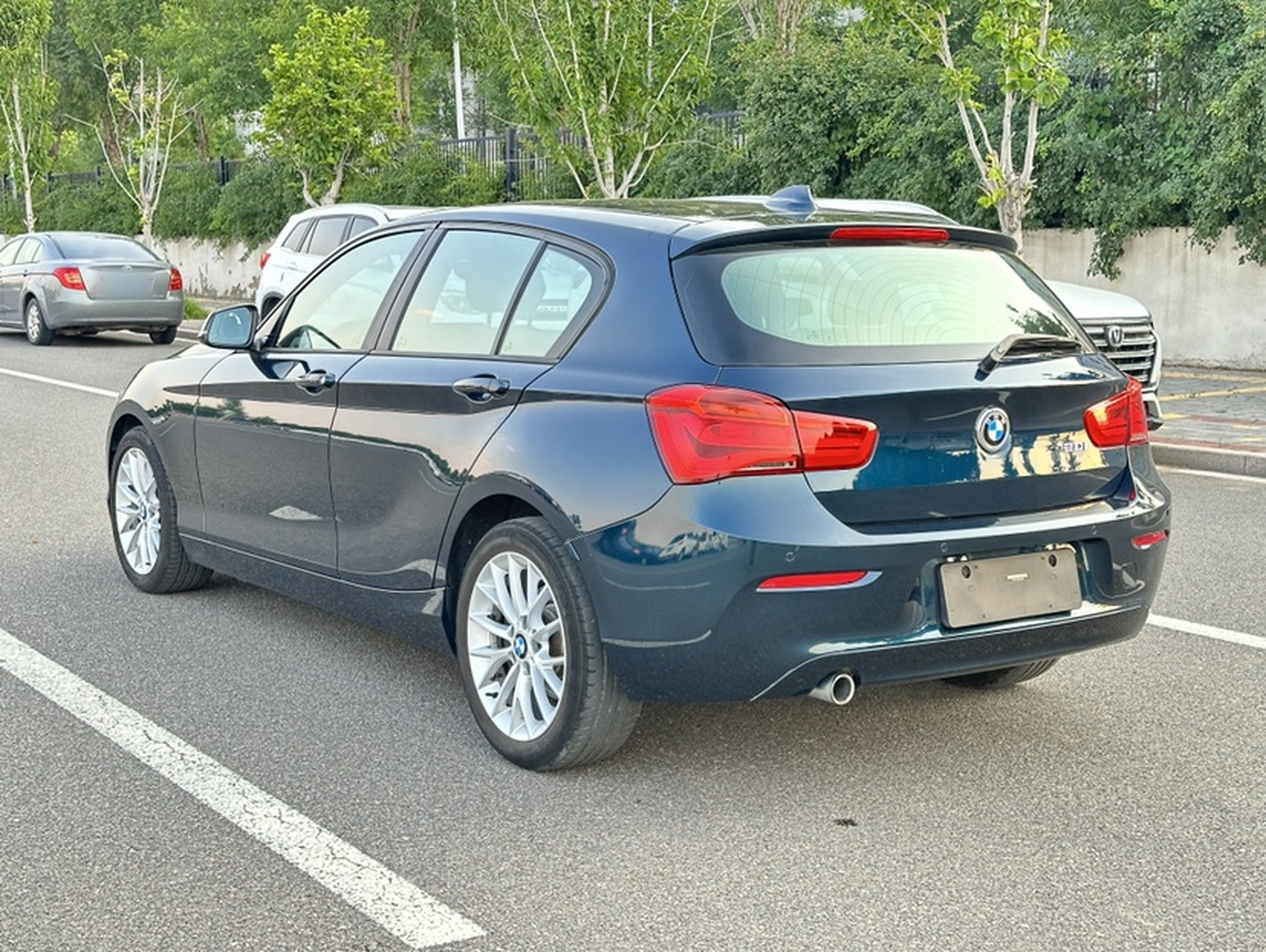 1 Series Imported 2015 120i Leading photo 4