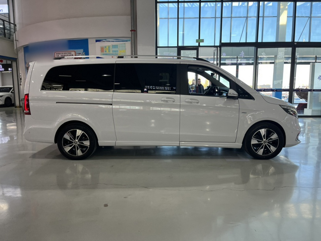 V-Class 2021 V 260 L Long Wheelbase Premium photo 5