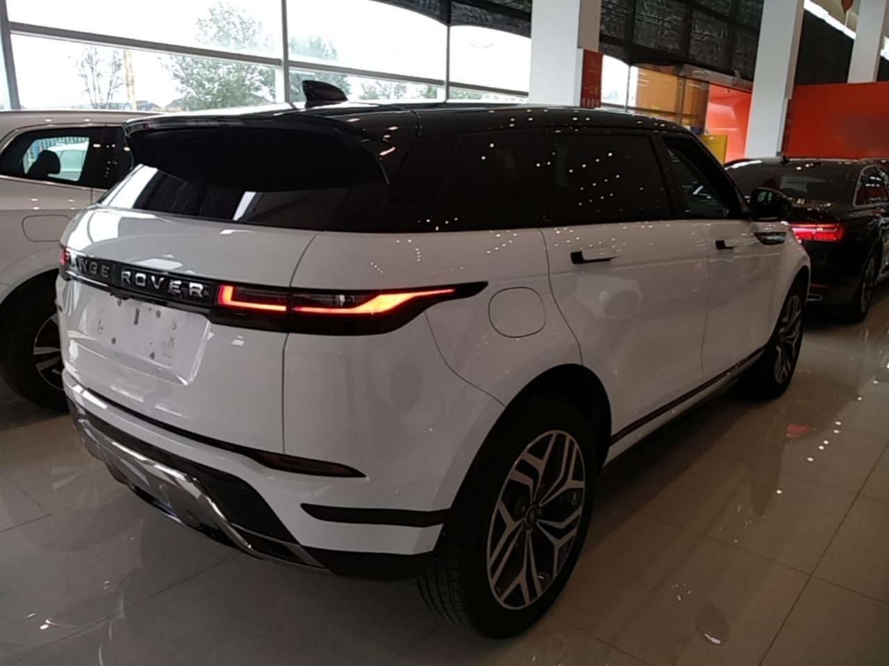 2024 Range Rover Evoque L SE photo 4