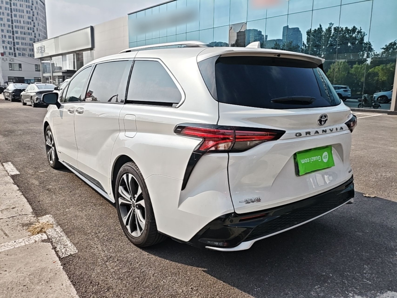 Granvia 2022 2.5L Hybrid photo 4