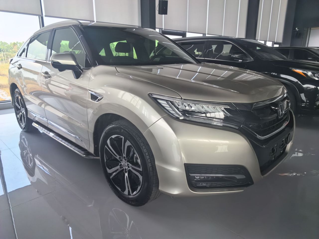 UR-V 2017 370TURBO AWD Exclusive China V photo 4