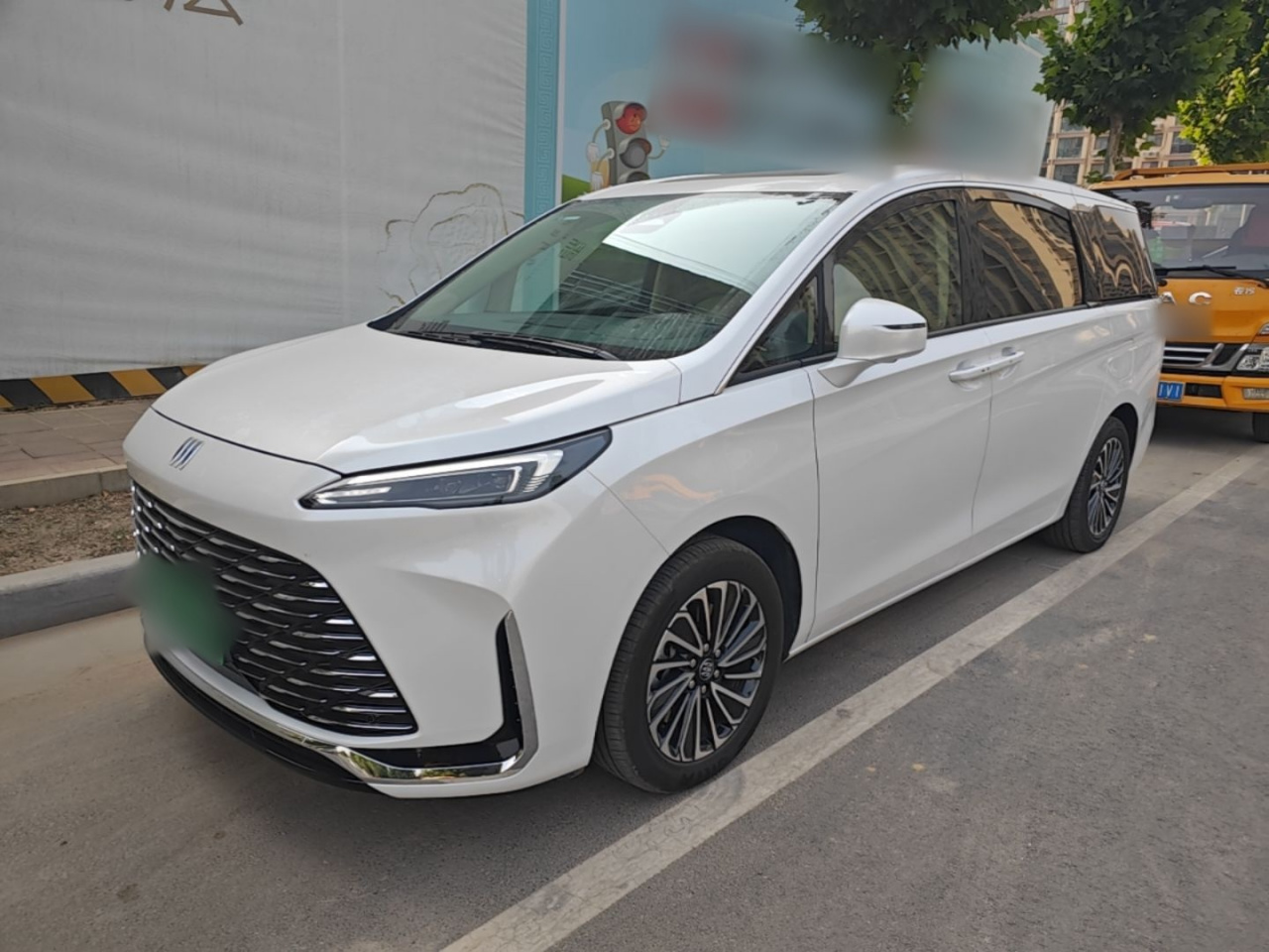 GL8 EV 2025 Exclusive