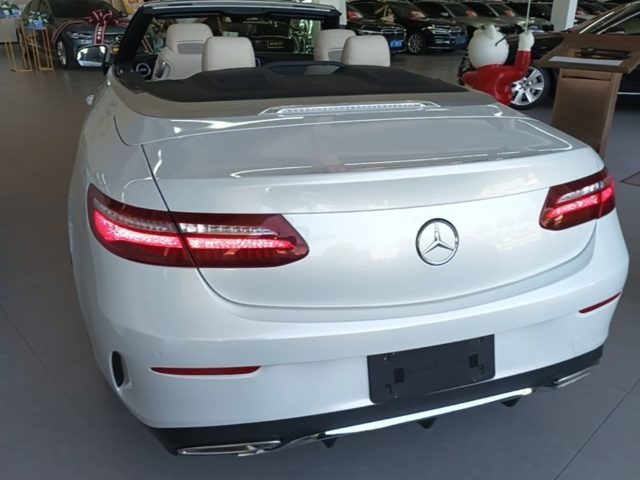 E-Class Imported 2018 E 200 4MATIC Convertible Coupe photo 3