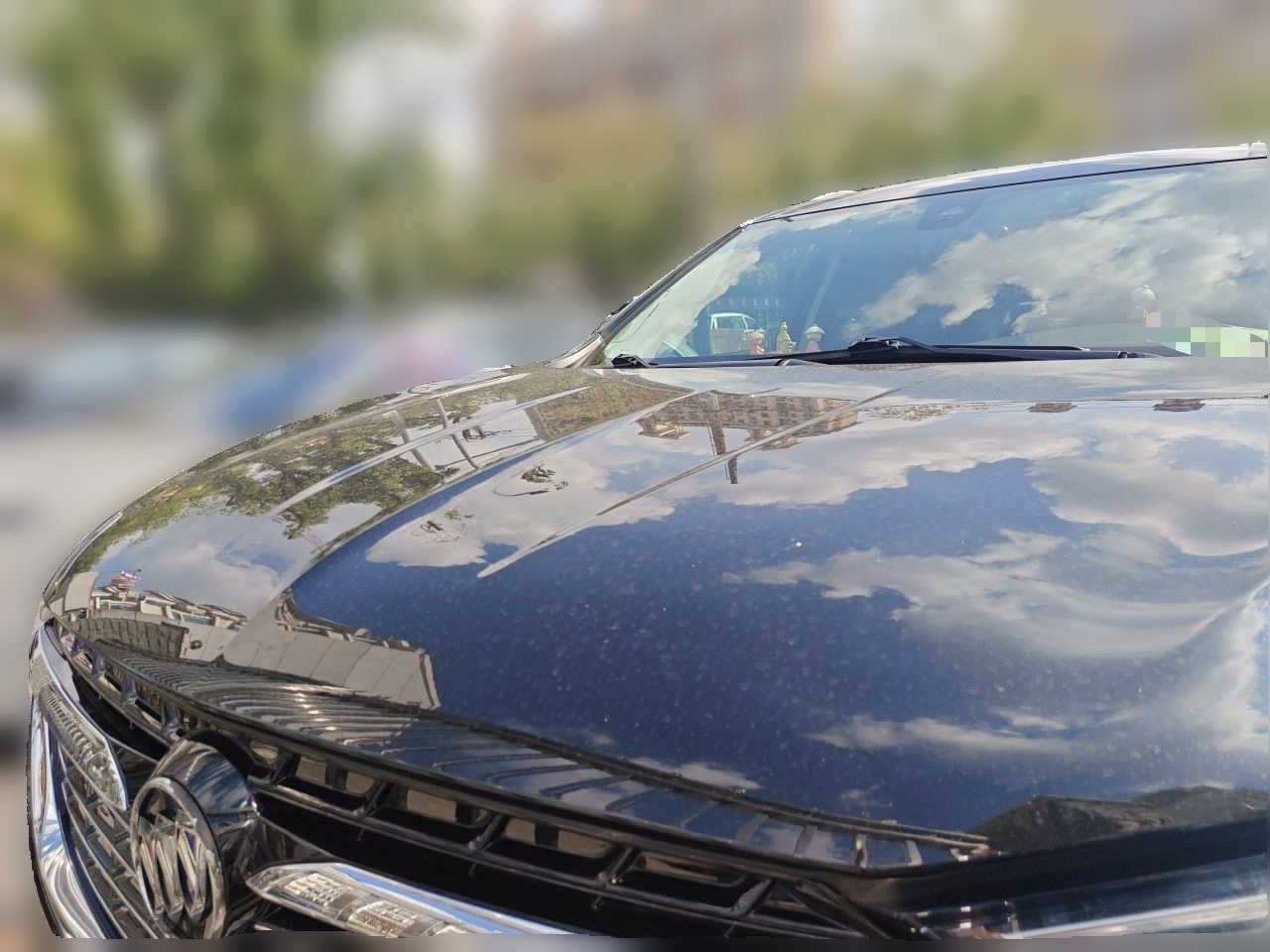 2020 28T RWD Premium photo 2