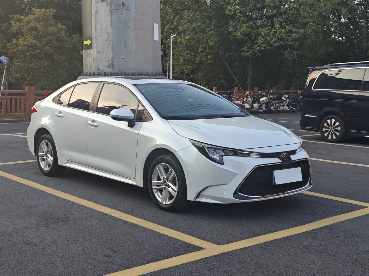 Levin 2021 185T CVT Luxury photo 4