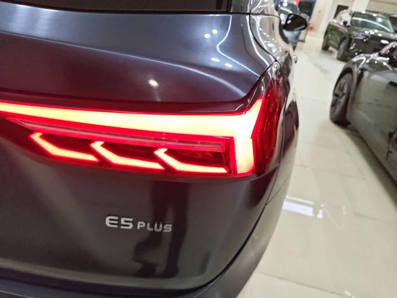 Bluelectric E5 PLUS 2025 165km Long Range PLUS 5-Seater photo 2