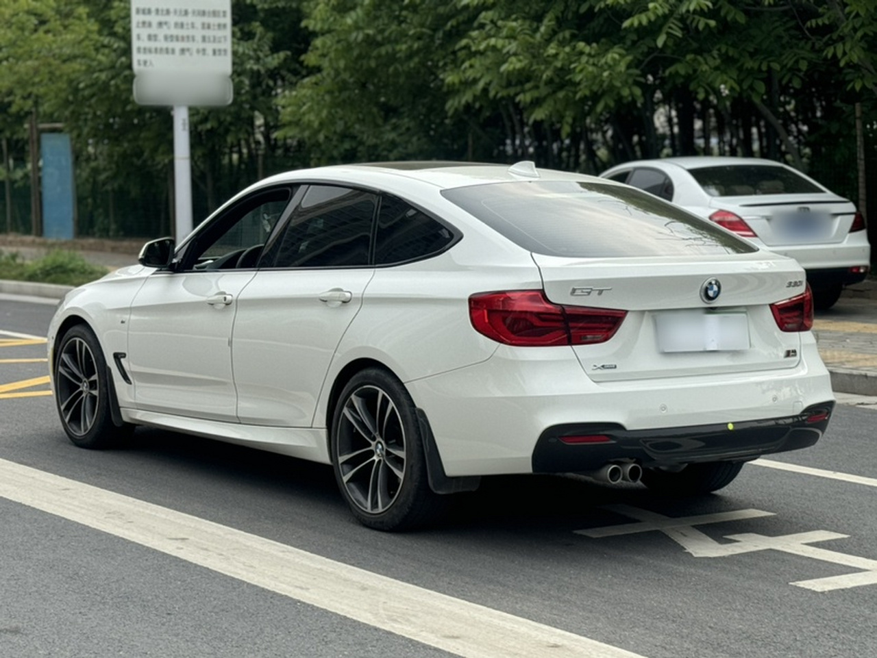 3 SeriesGT 2018 330i xDrive M Sport photo 4