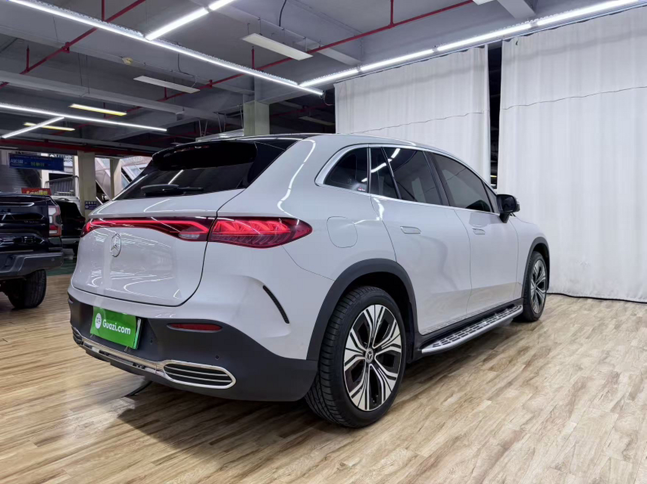 EQE SUV 2023 350 4MATIC Luxury photo 2