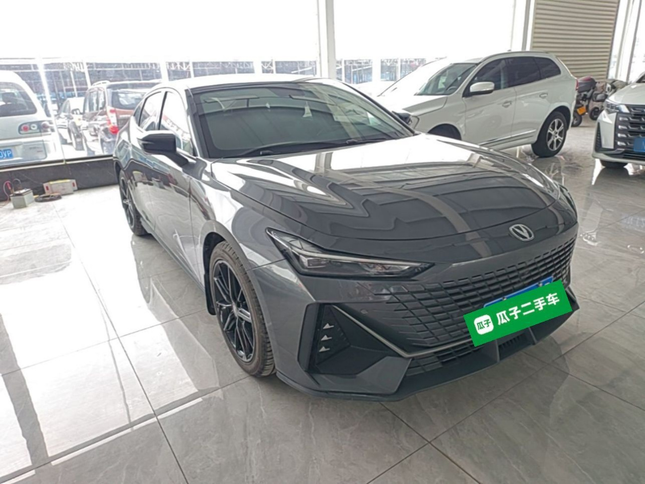 UNI-V 2022 1.5T Premium photo 3