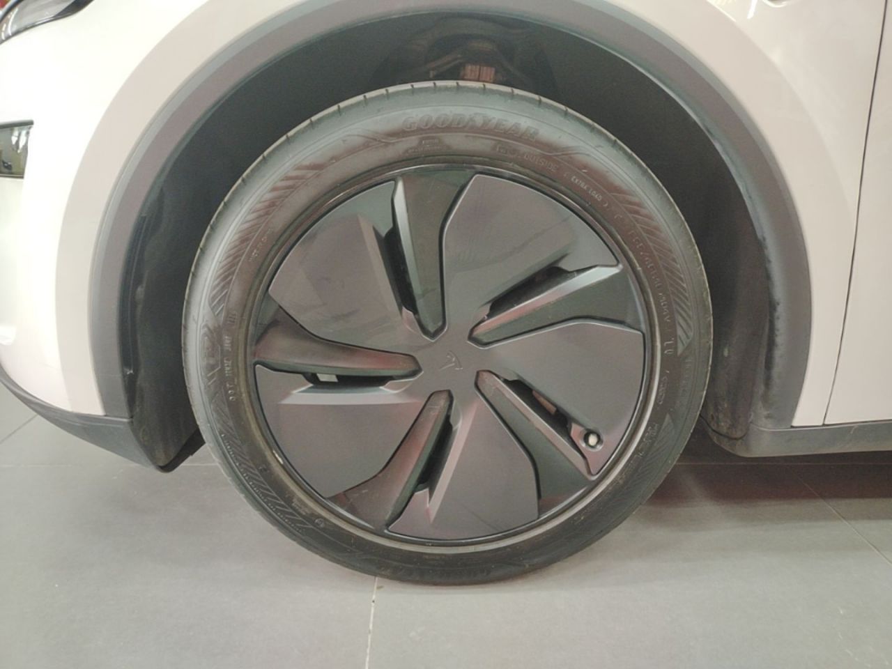 Model Y 2025 RWD photo 3