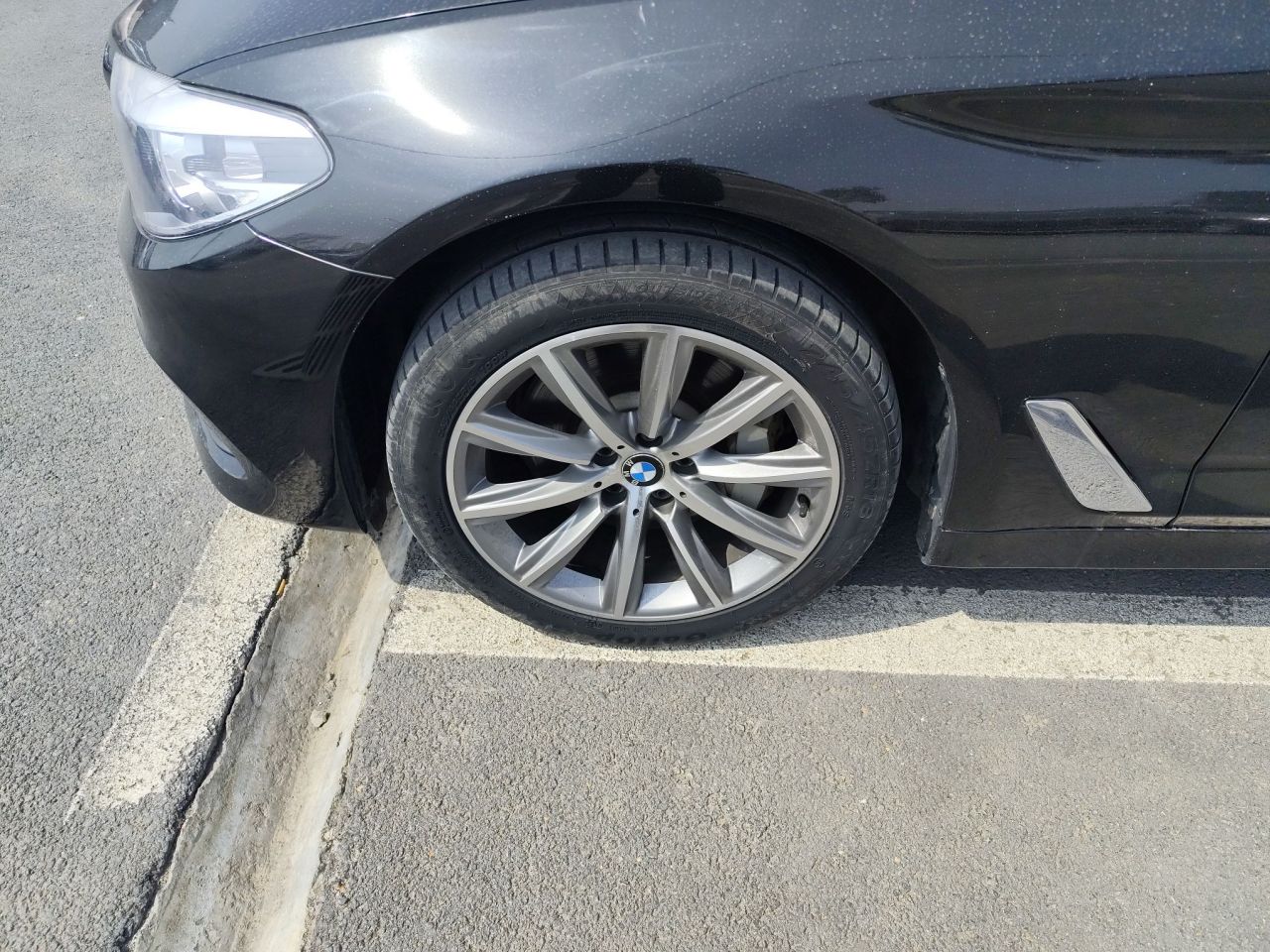 5 Series 2018 528Li Special photo 2