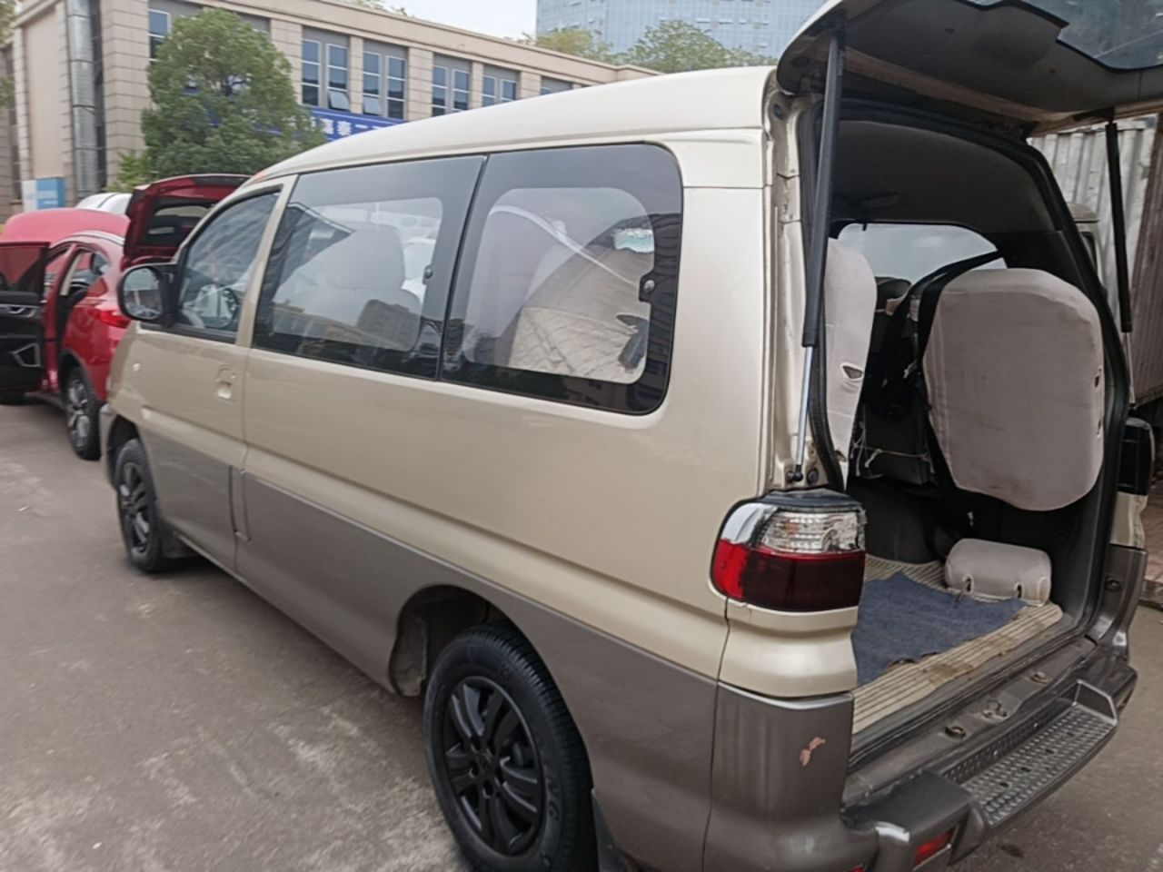 Lingzhi 2014 V3 1.5L 7-Seater Luxury photo 4