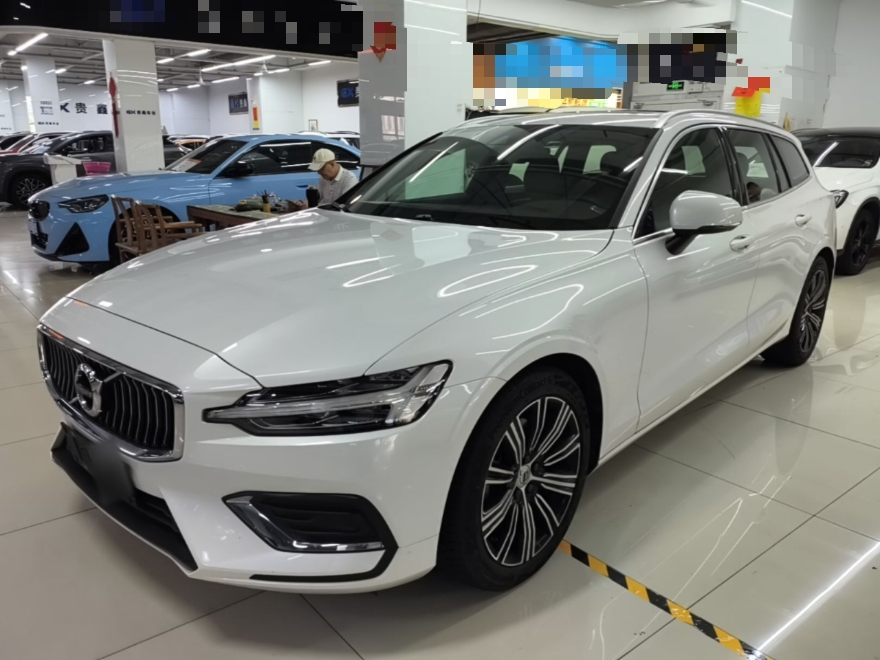 V60 2022 B5 Luxury
