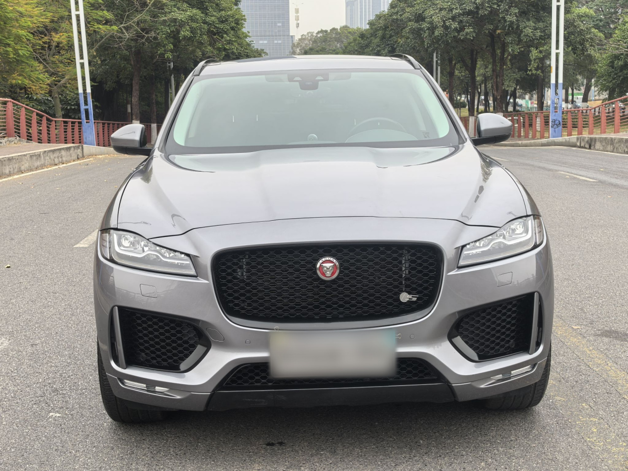 F-PACE 2020 2.0T photo 3