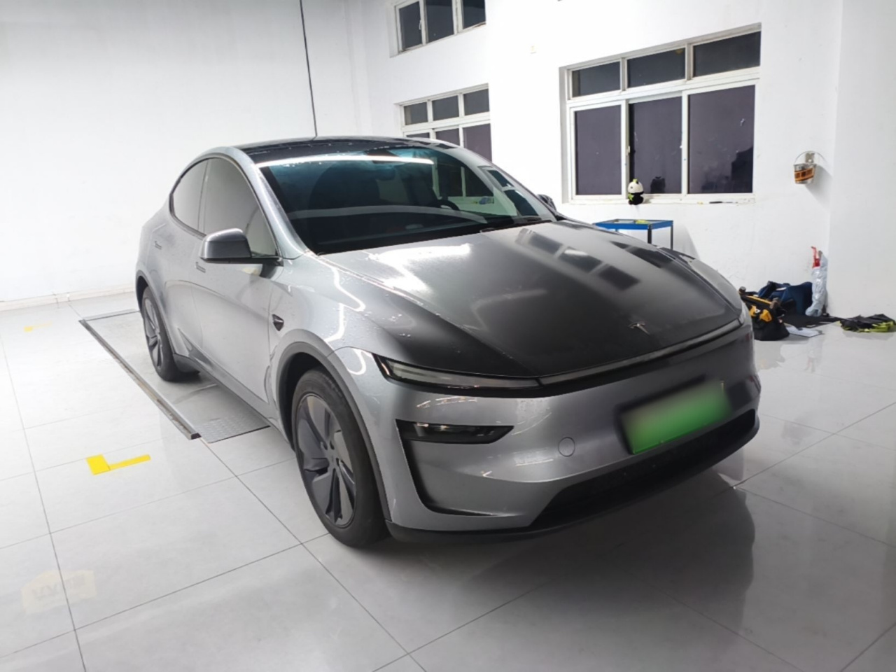 Model Y 2025 RWD photo 3