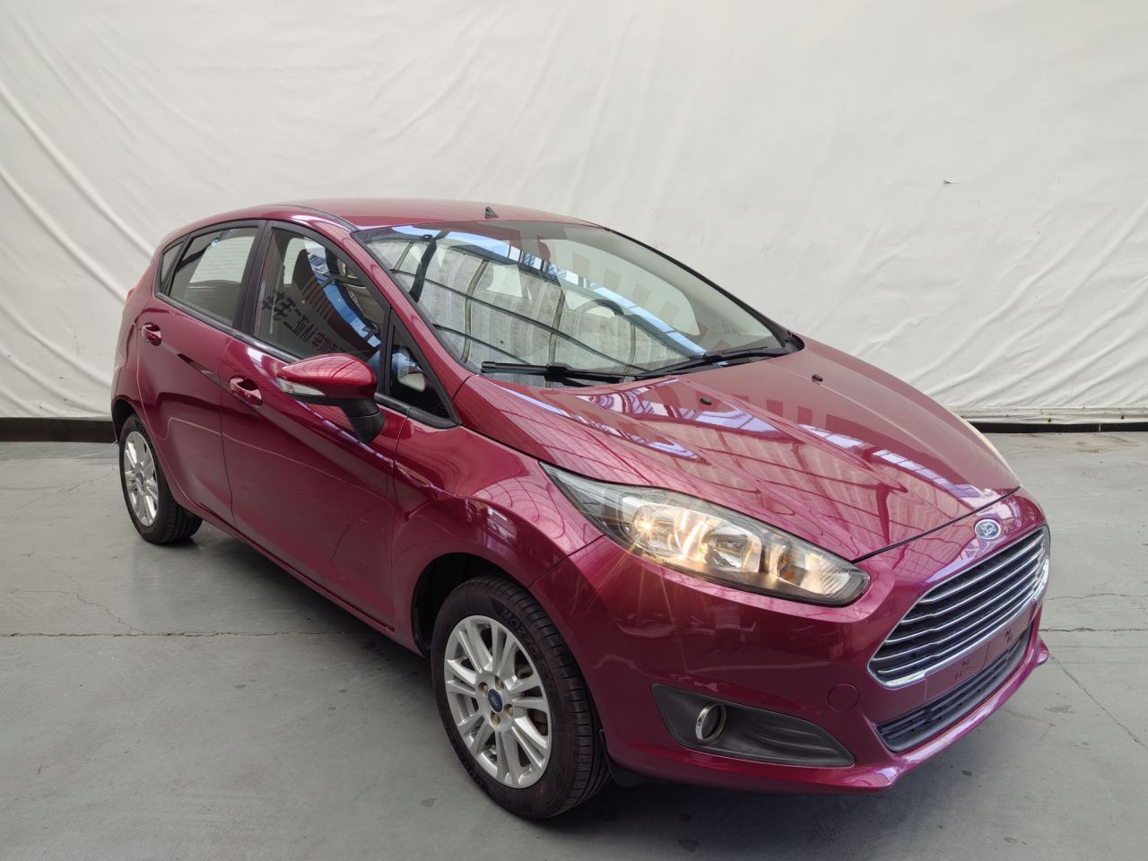 2013 Hatchback 1.5L AT Fashion photo 2