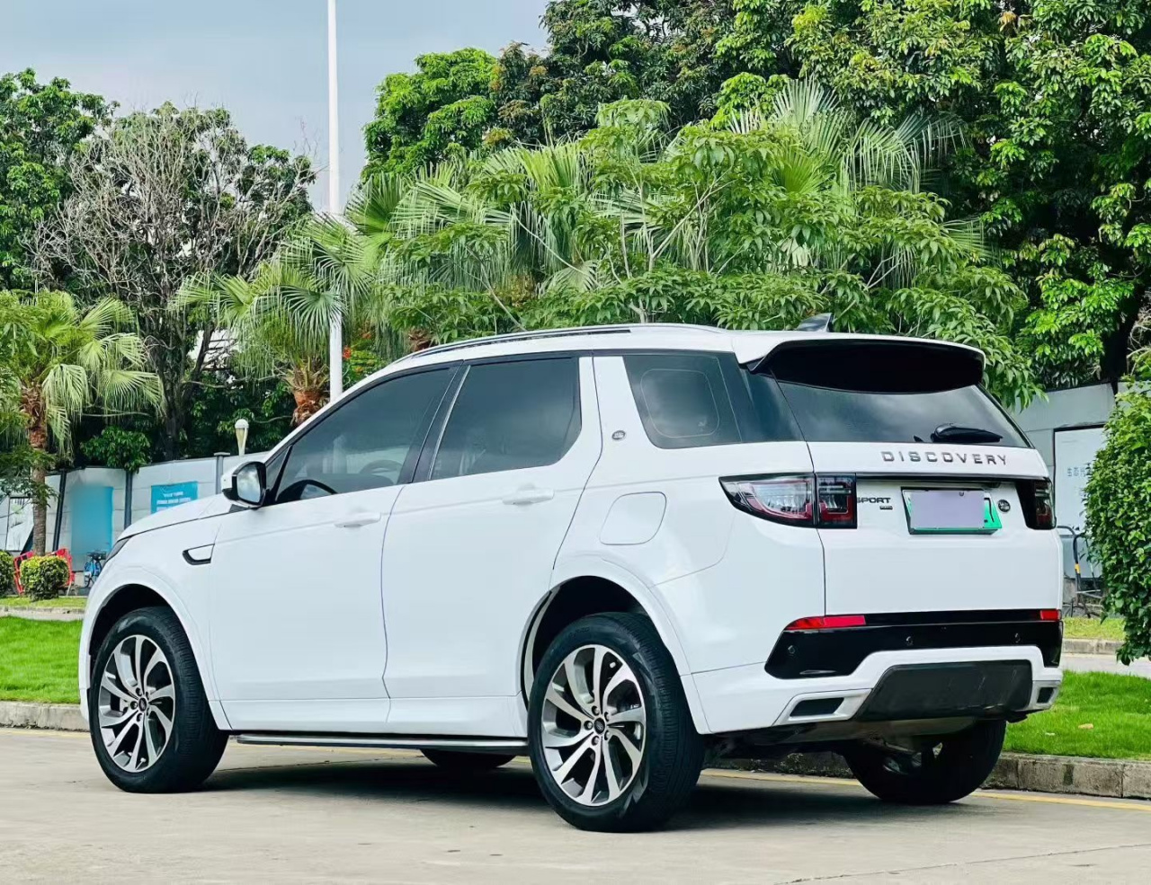 Discovery Sport EV 2022 Facelift P300e photo 3