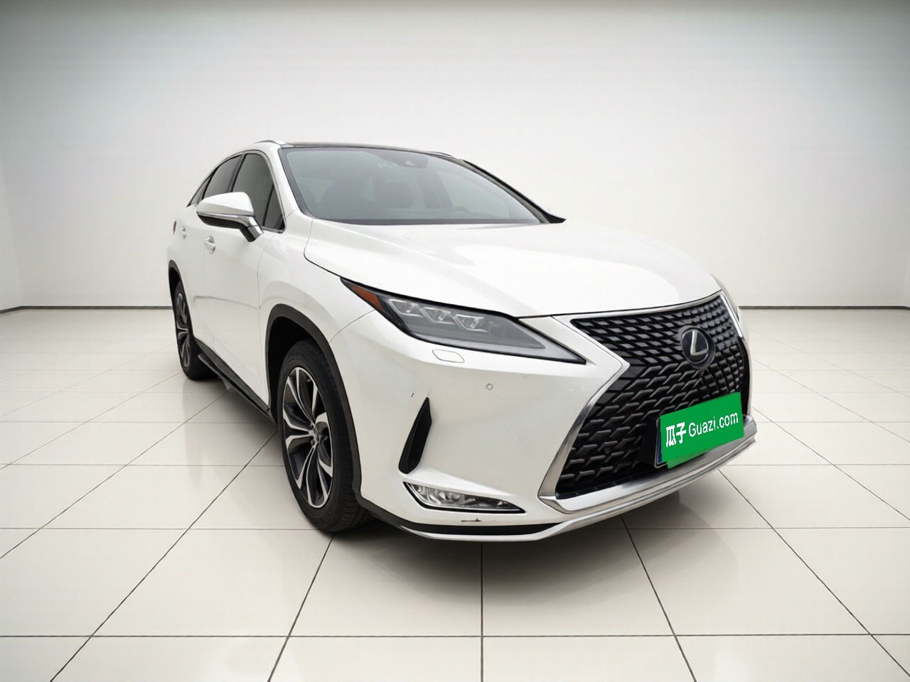 RX 2020 Facelift 300 AWD Luxury photo 3