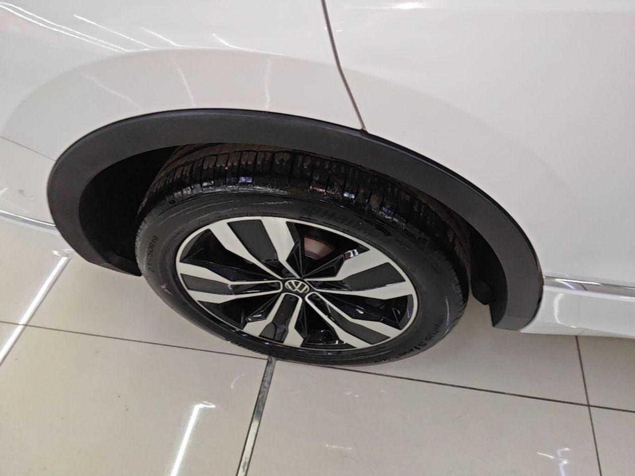 Tiguan L 2023 330TSI AT RWD R-Line photo 4