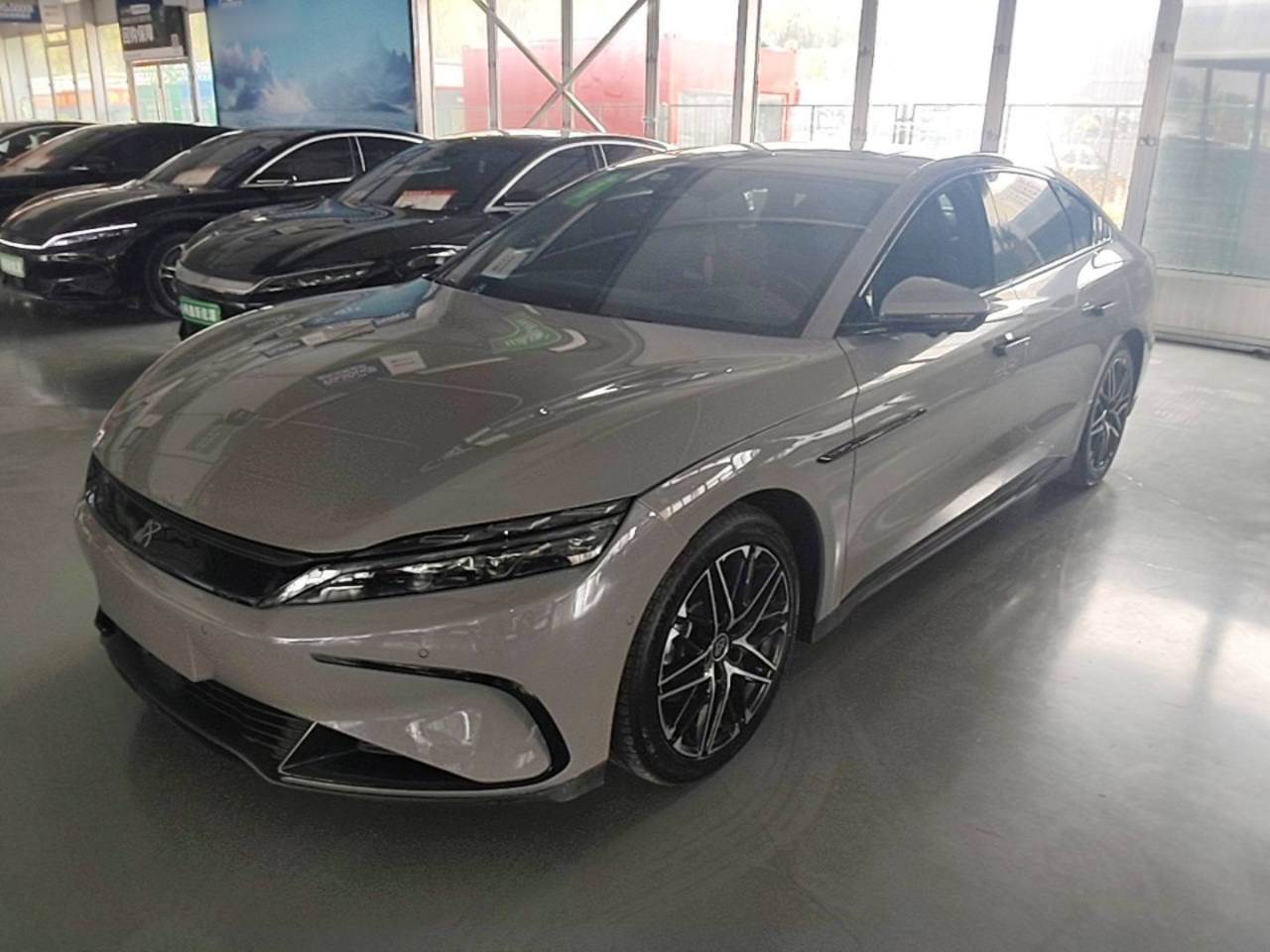 Han 2025 EV 605KM Premium