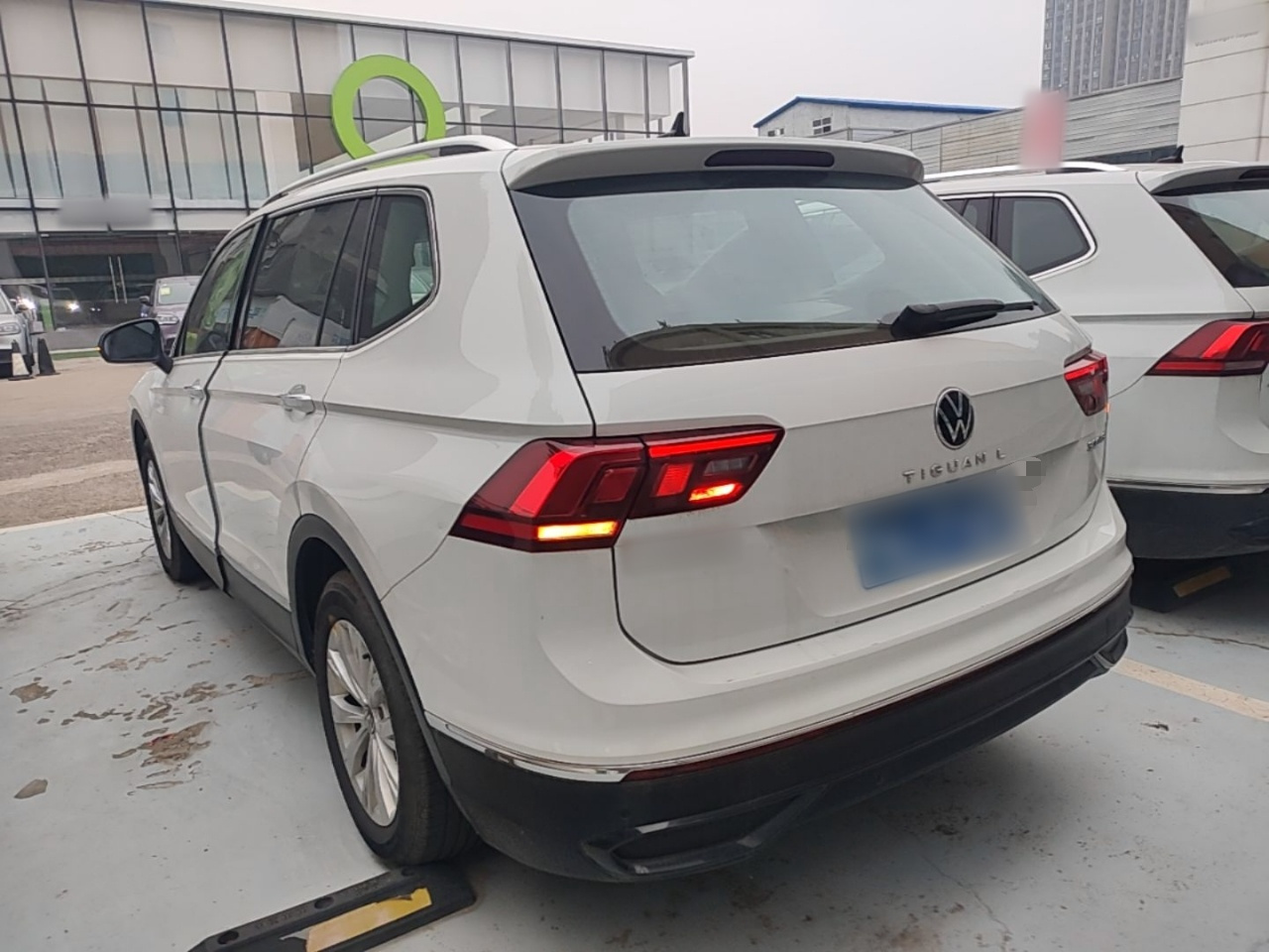 Tiguan L 2024 300TSI AT RWD photo 4