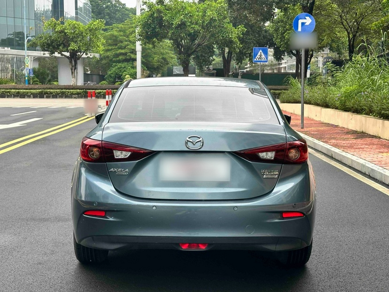 3 Axela 2016 Sedan 1.5L AT Comfort photo 4