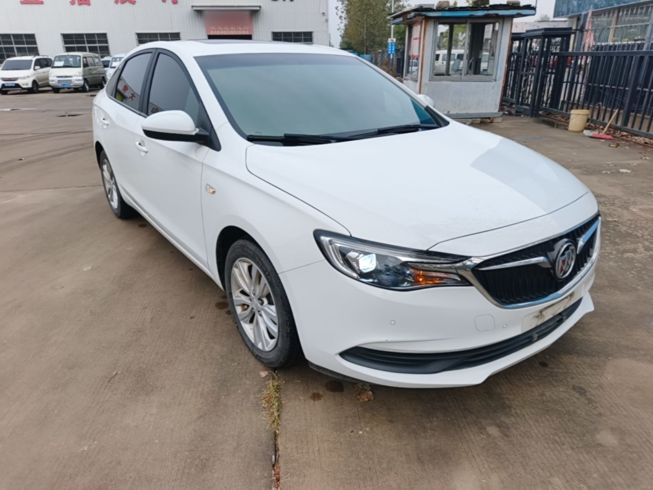 Excelle 2021 Facelift Classic 1.5L AT Elite photo 3