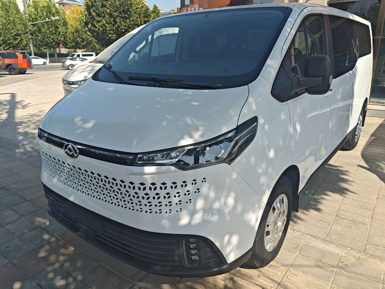 MAXUS V70 2023 2.0T Elite AT Long Wheelbase 6/7-Seater