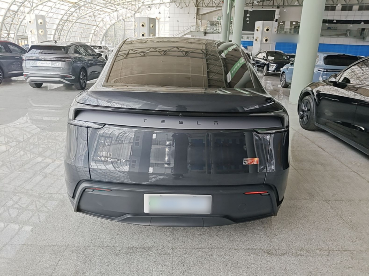 Model Y 2025 RWD Launch Edition photo 3