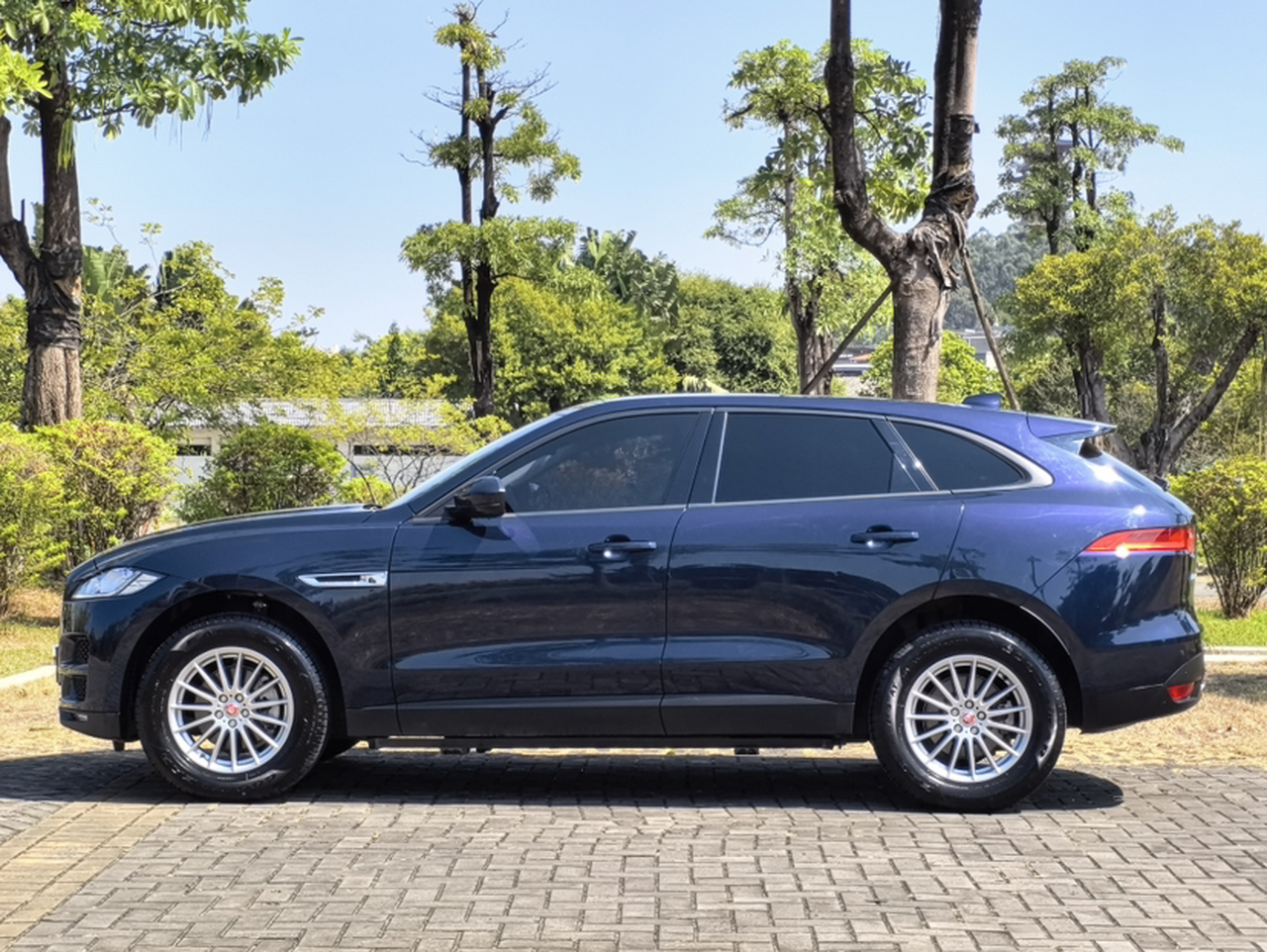 F-PACE 2018 2.0T AWD Exclusive photo 4