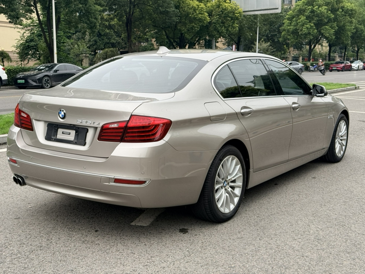 5 Series 2014 525Li Luxury Design Package photo 5