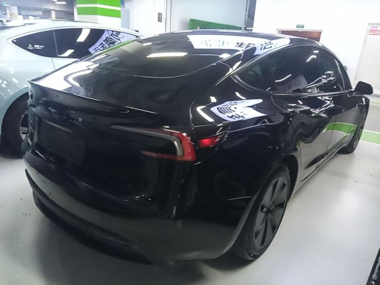 Model 3 2023 RWD photo 4