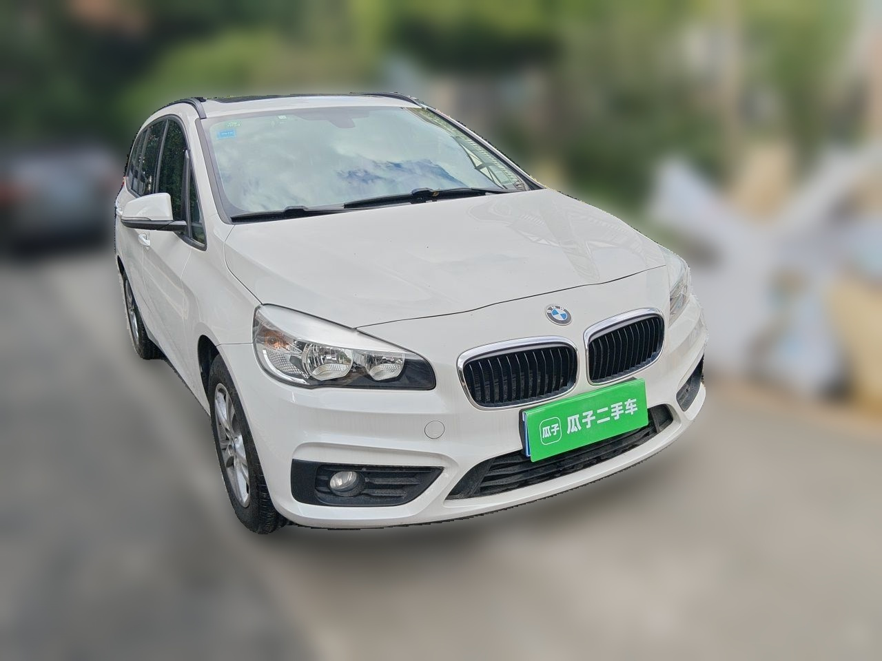 2 Series Wagon 2015 218i Leading photo 3