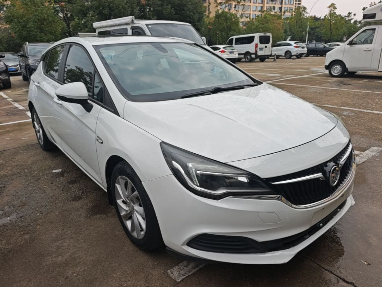 Verano 2018 Hatchback 15S AT Leading photo 3