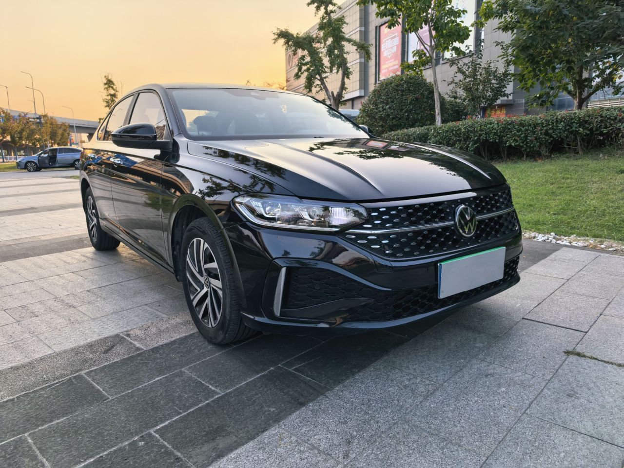 Lavida 2024 300TSI DSG Leading photo 4